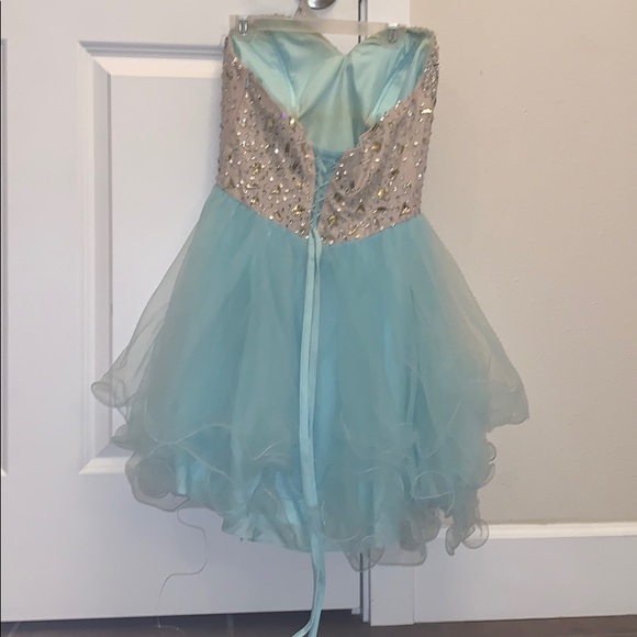 Homecoming dress ! 💙 - Picture 2 of 2